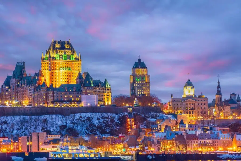 ville de Québe chateau Frontenac illuminé nuit